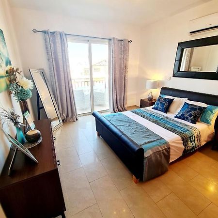 Stunning Apartment C106 With Balcony Looking Over Pool Peyia Bagian luar foto