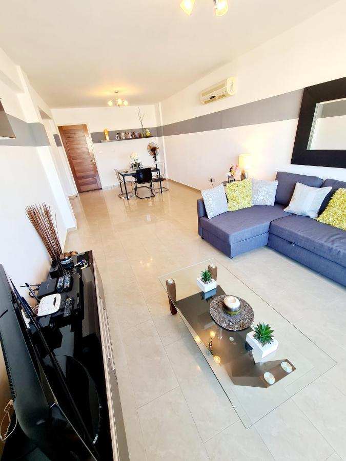 Stunning Apartment C106 With Balcony Looking Over Pool Peyia Bagian luar foto