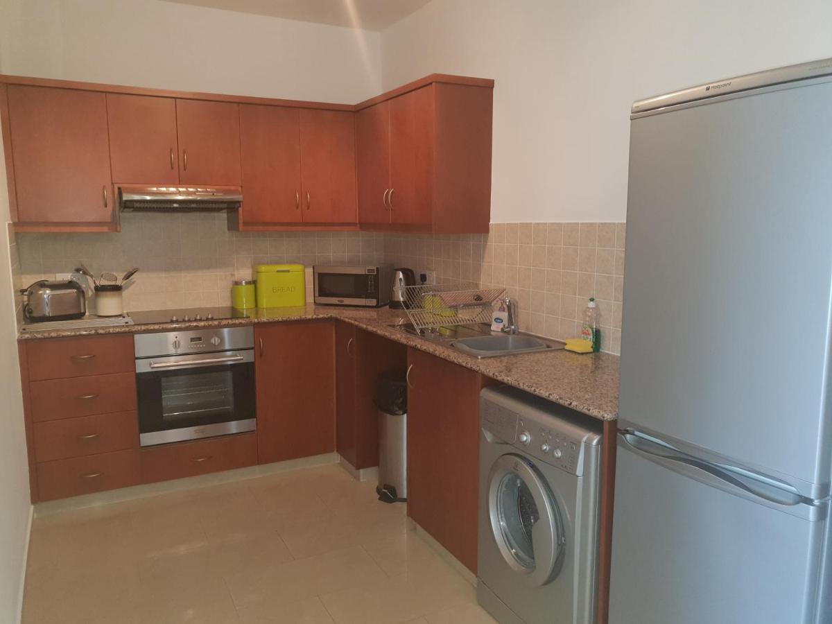 Stunning Apartment C106 With Balcony Looking Over Pool Peyia Bagian luar foto
