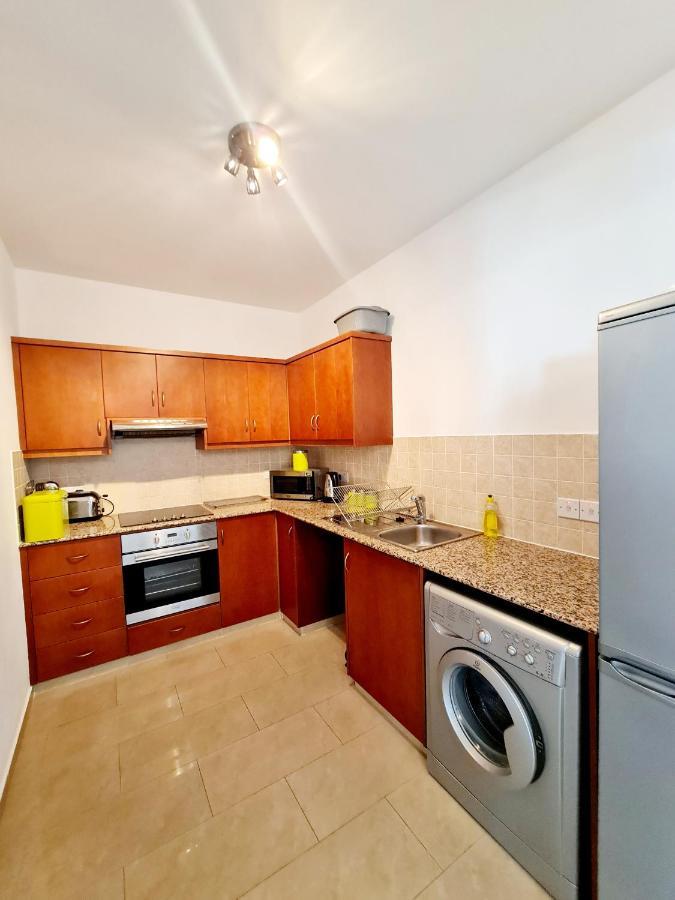 Stunning Apartment C106 With Balcony Looking Over Pool Peyia Bagian luar foto
