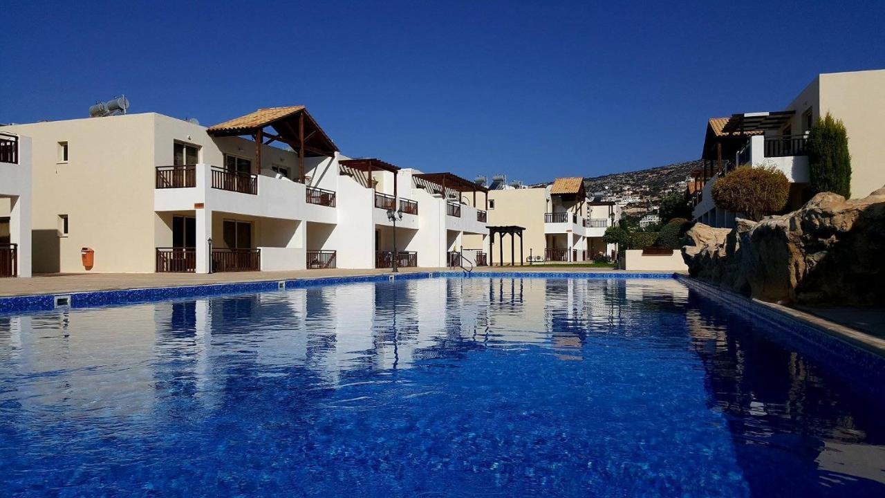 Stunning Apartment C106 With Balcony Looking Over Pool Peyia Bagian luar foto